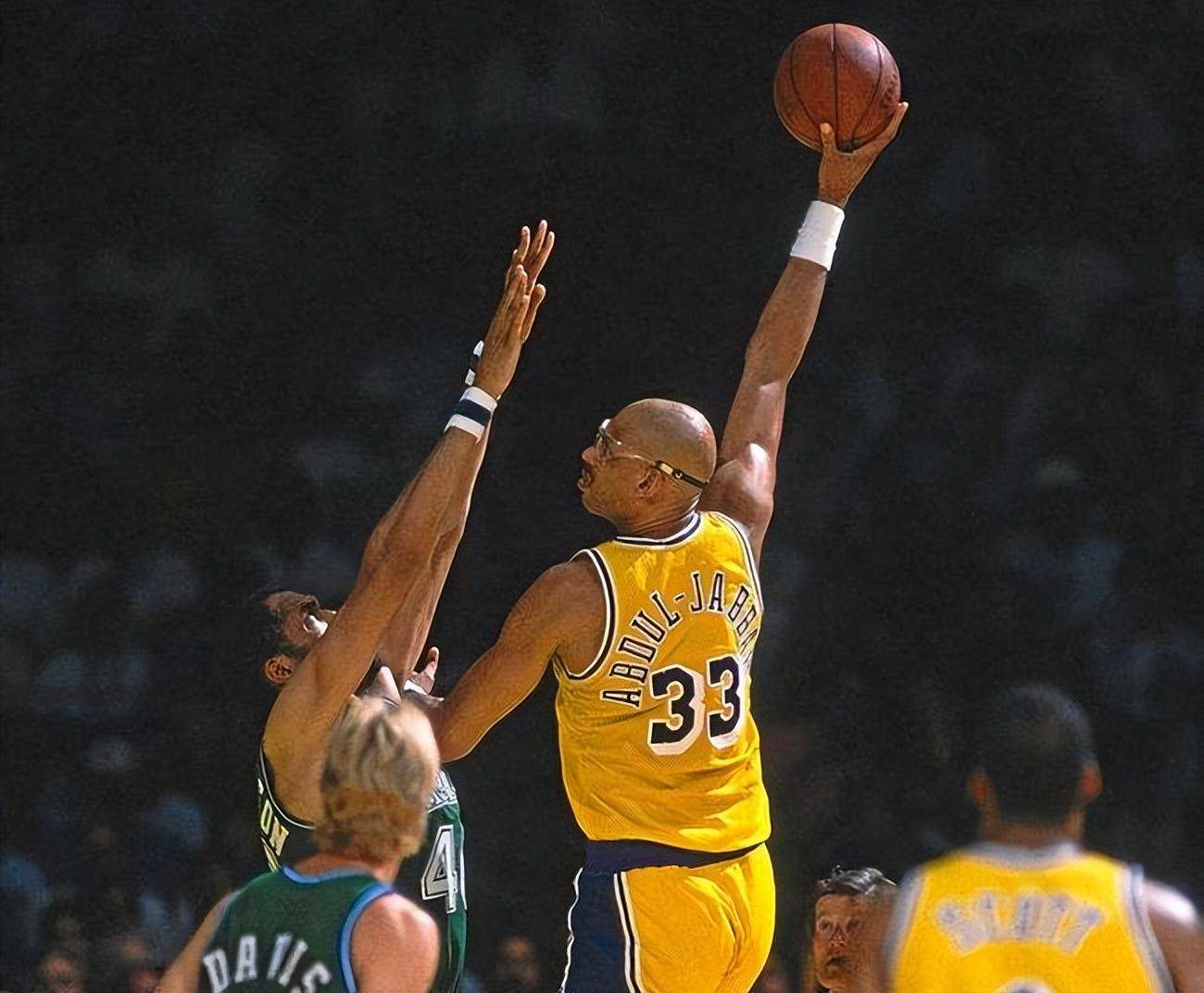 重磅官宣！泰克堡垒成为成都AG超玩会官方电竞椅合作伙伴