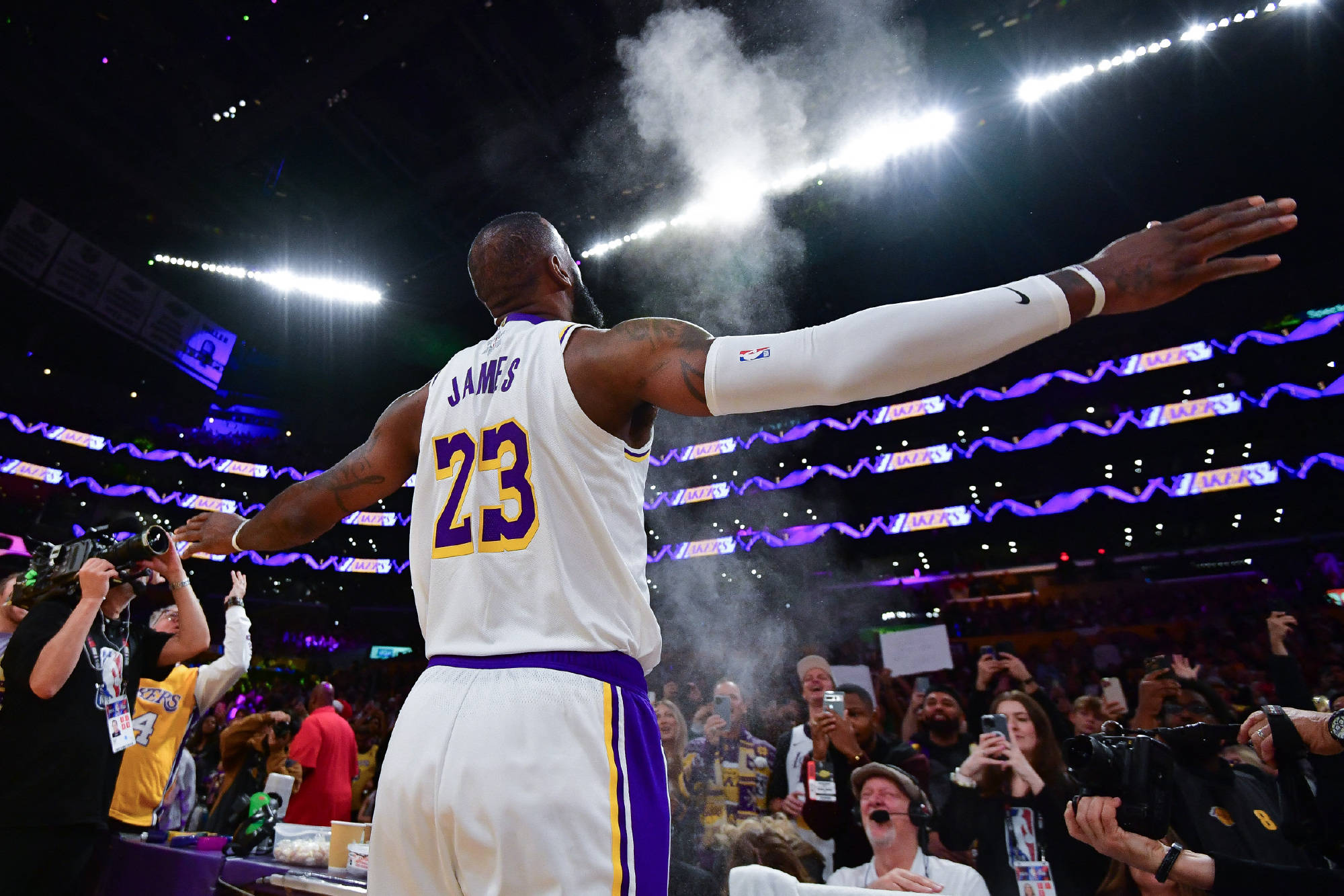 NBA交易截止日：杜兰特加盟太阳，篮网彻底重建