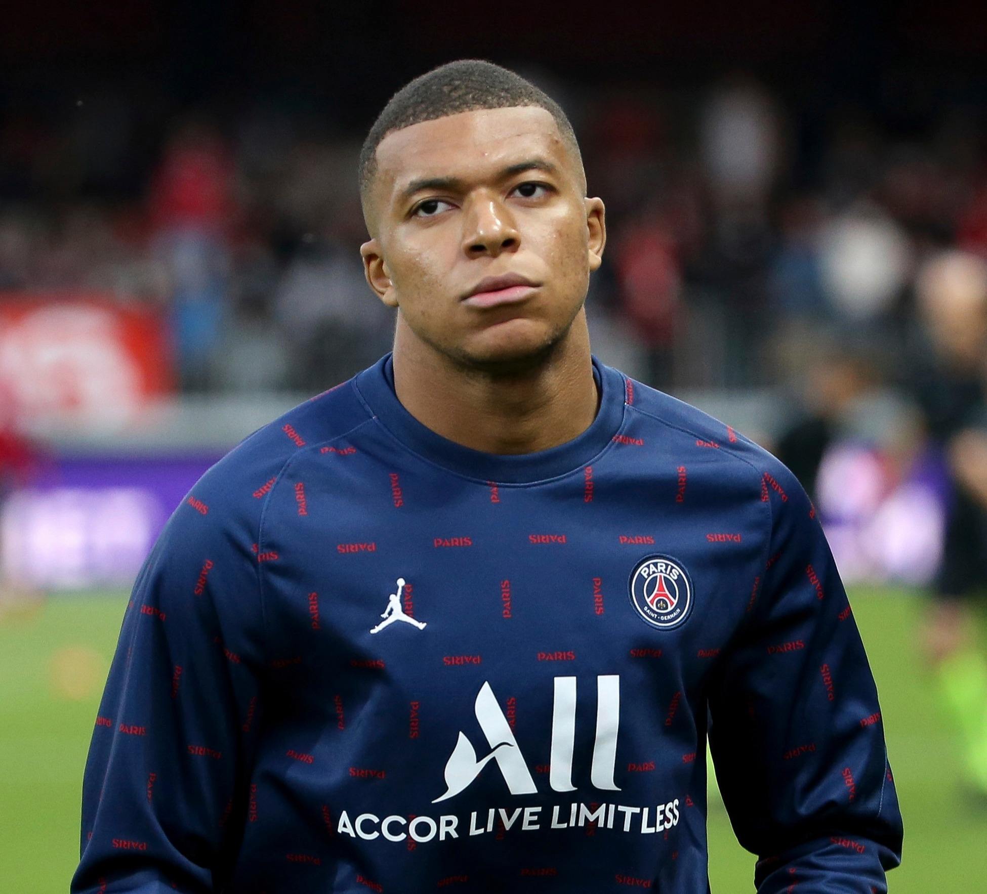 校长群冬骑甸尾村，车轮上，转动的是希望的翅膀