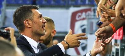 篮球篮网球员训练中展现高命中率