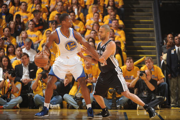 全国雪地橄榄球公开赛开赛 800余名运动员齐聚冰城