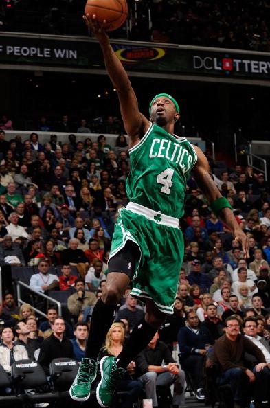 亚特兰大勇士阿库尼亚（Acuña Jr.）在 2024 赛季不幸再次受伤，引发外界对其打法的讨论