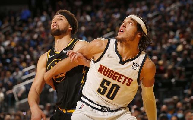 天空：埃弗顿考虑冬窗引进中锋，有意齐尔克泽和伊万-托尼